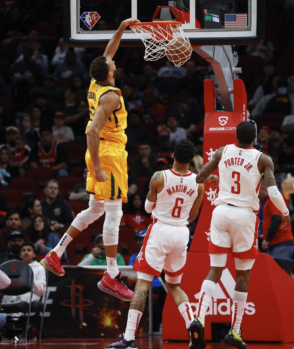 开云体育入口-爵士逆转76人，赵继伟带队取胜