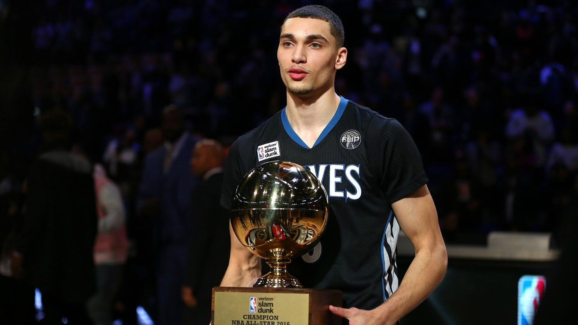 开云体育官网-欧冠半决赛之夜，詹姆斯高光表现